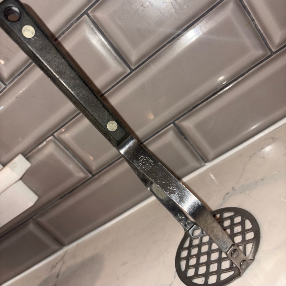 Ekco Flint Vanadium Arrow Head Potato Masher 9 1/2" Cooking Serving Utensil USA